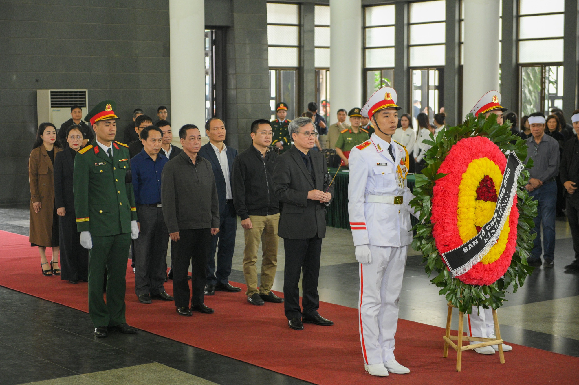 Đoàn Ban Tổ chức Trung ương vào viếng. tang-le-tran-phuong-1638.jpg