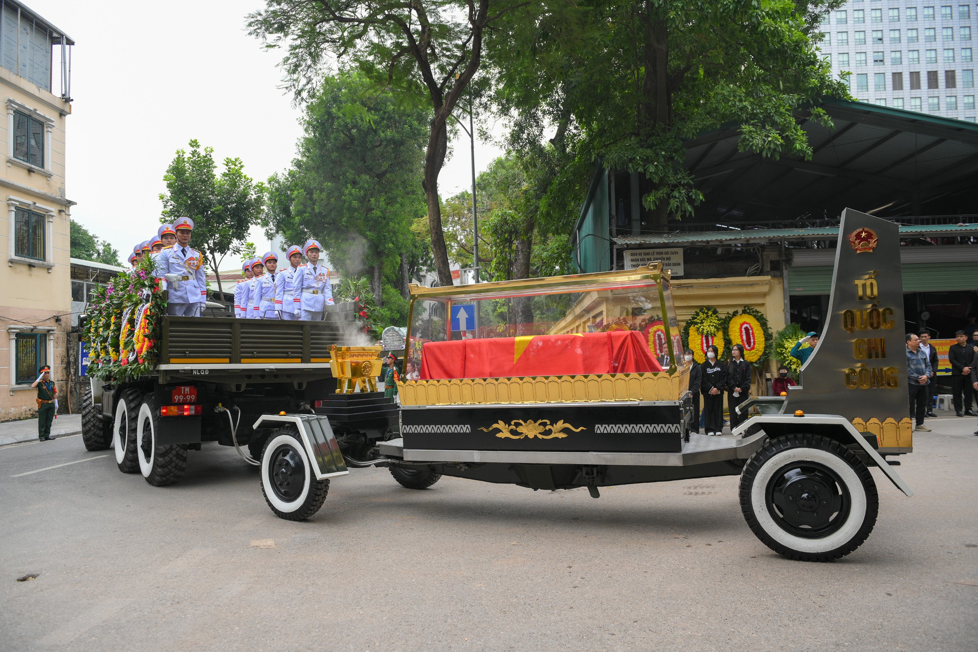 Linh cữu nguyên Phó Chủ tịch Hội đồng Bộ trưởng Trần Phương sẽ được đưa về quê hương của đồng chí tại tỉnh Hưng Yên an táng. tang-le-tran-phuong-2295.jpg