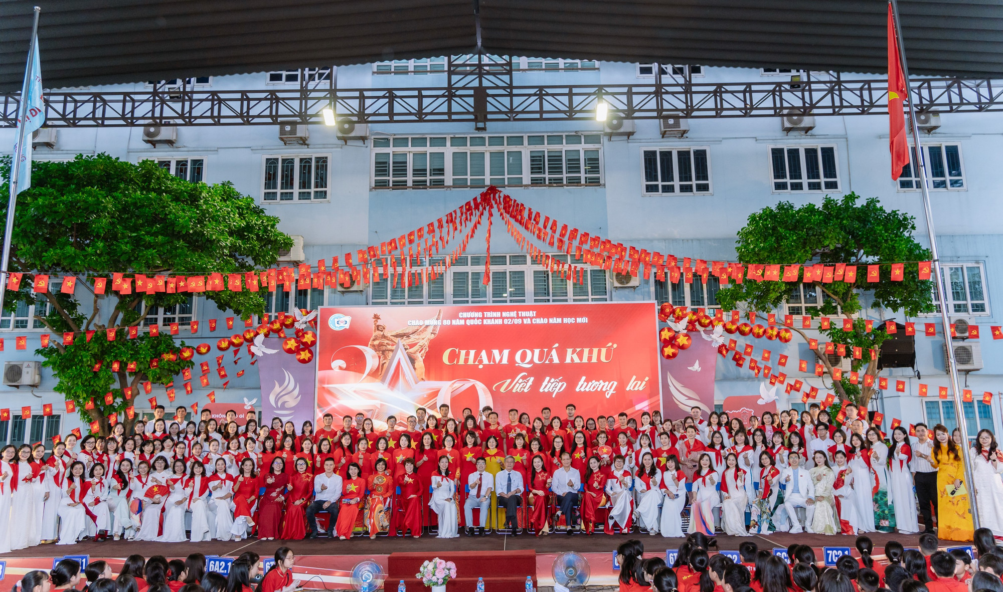 Trước thềm năm học mới, với chuỗi hoạt động chào mừng đại lễ và dự án mang ý nghĩa thiết thực, thầy và trò Trường Đoàn Thị Điểm đã chuẩn bị một tâm thế sẵn sàng cho lễ khai giảng năm học 2025-2026. doan-thi-diem-08605.jpg