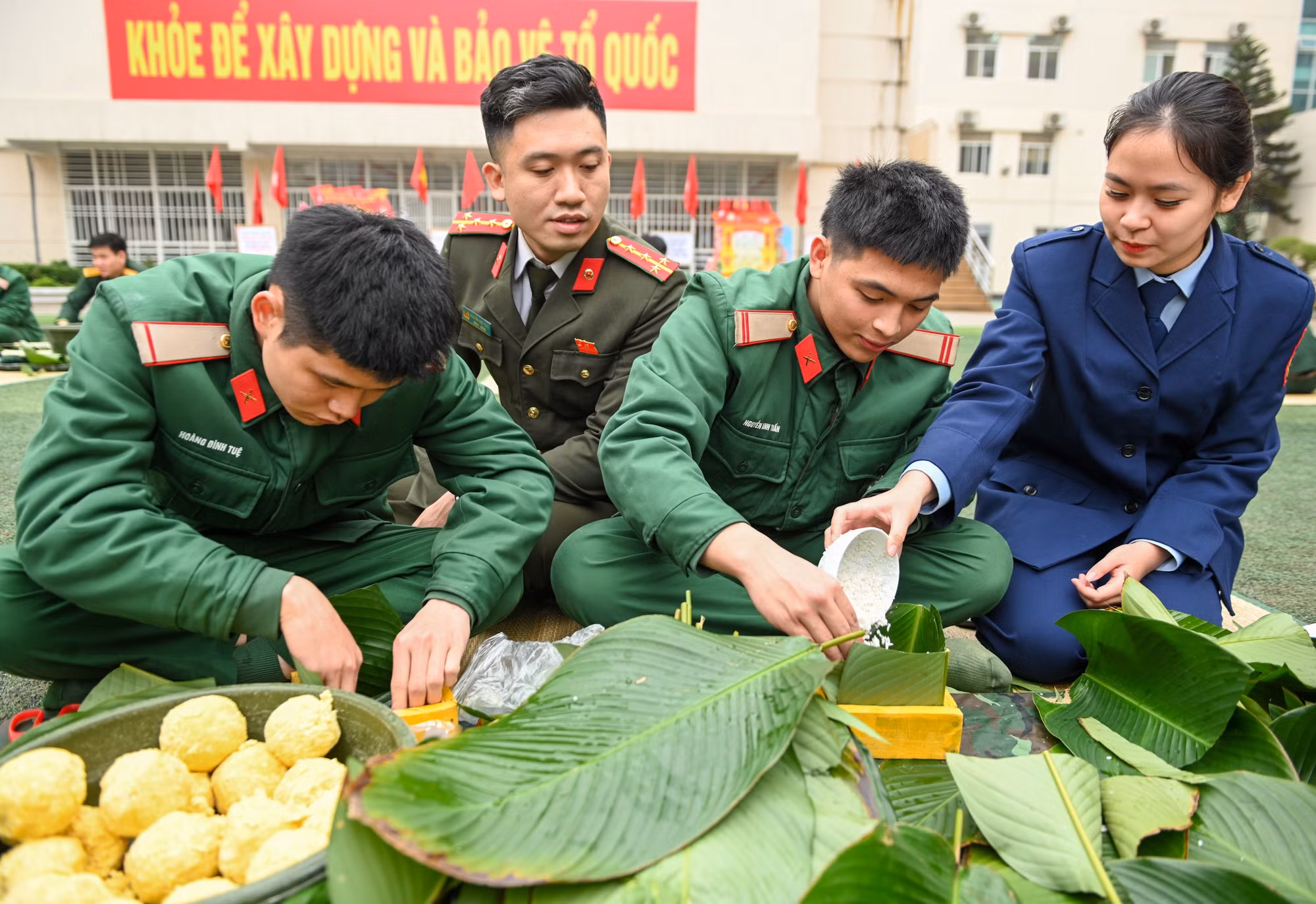 su-doan-144-goi-banh-chung-12.jpg
