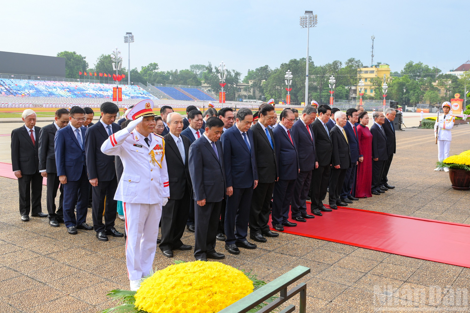 Tổng Bí thư Tô Lâm, Chủ tịch nước Lương Cường và Đoàn đại biểu thành kính tưởng nhớ công lao to lớn của Chủ tịch Hồ Chí Minh. ndo_br_vieng-lang-19-2828.jpg