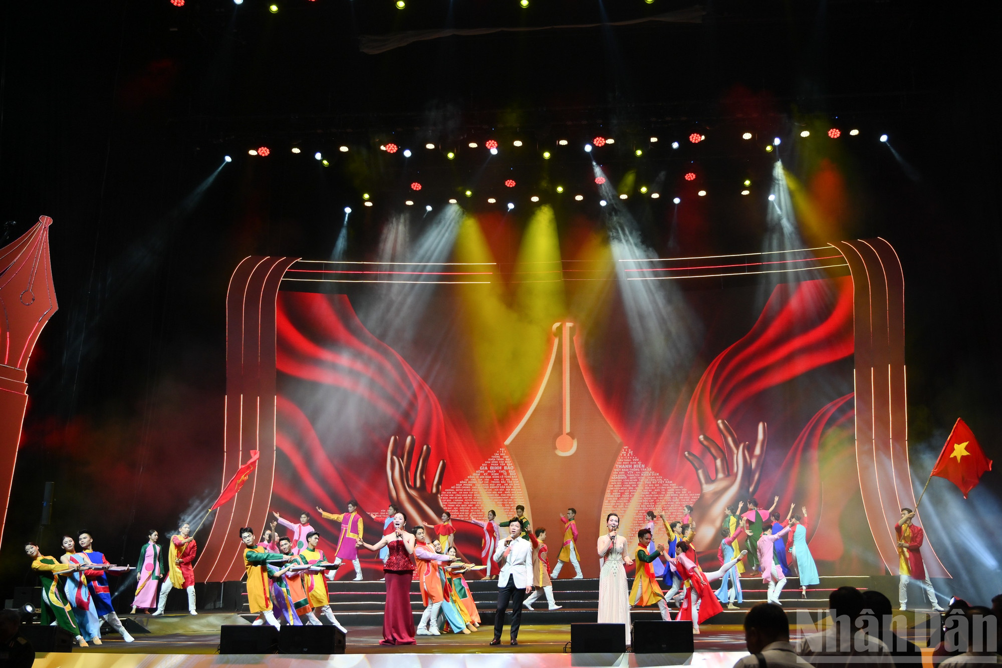 ndo_br_be-mac-hoi-bao-0593.jpg
