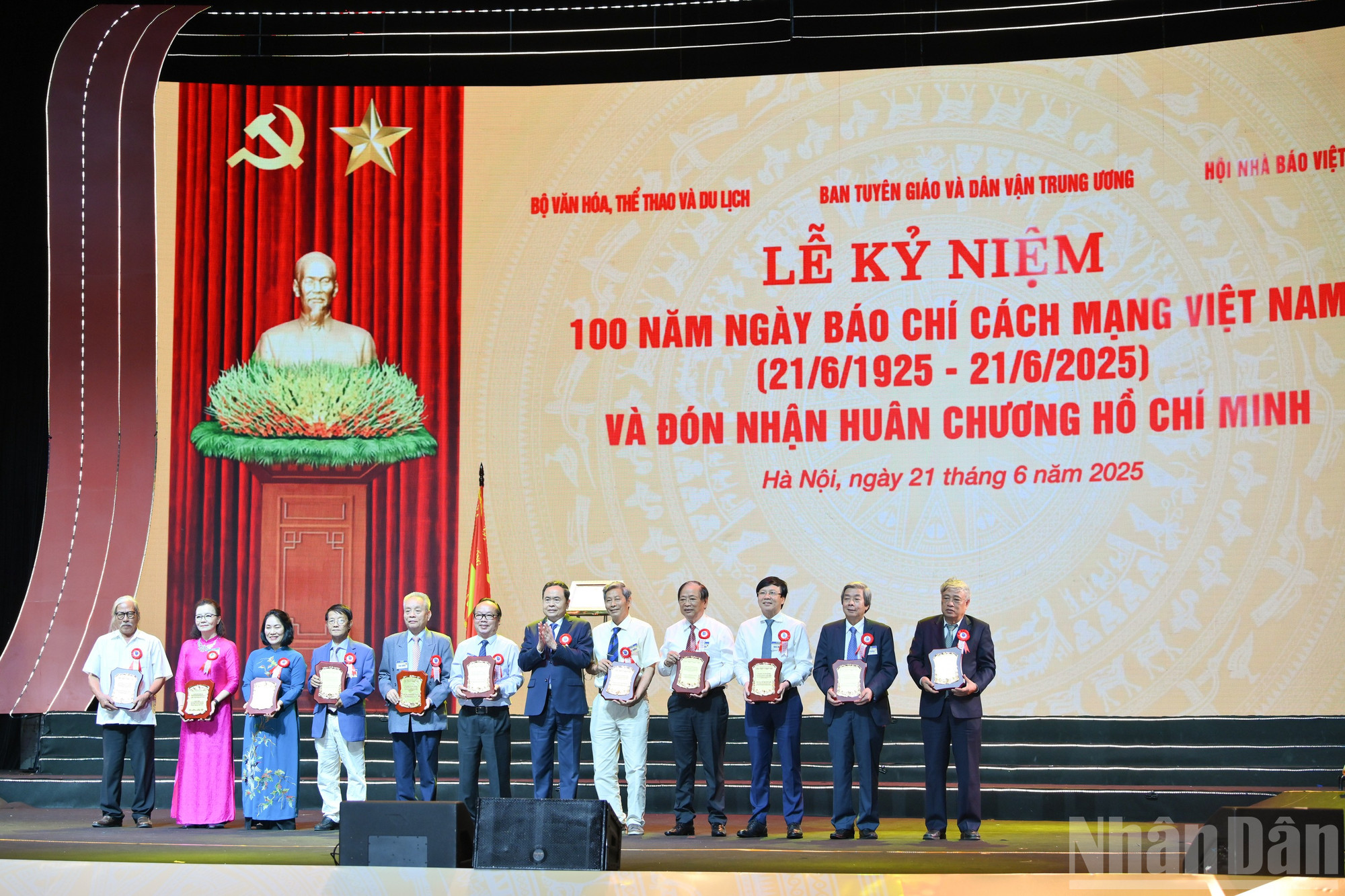 ndo_br_be-mac-hoi-bao-0230.jpg