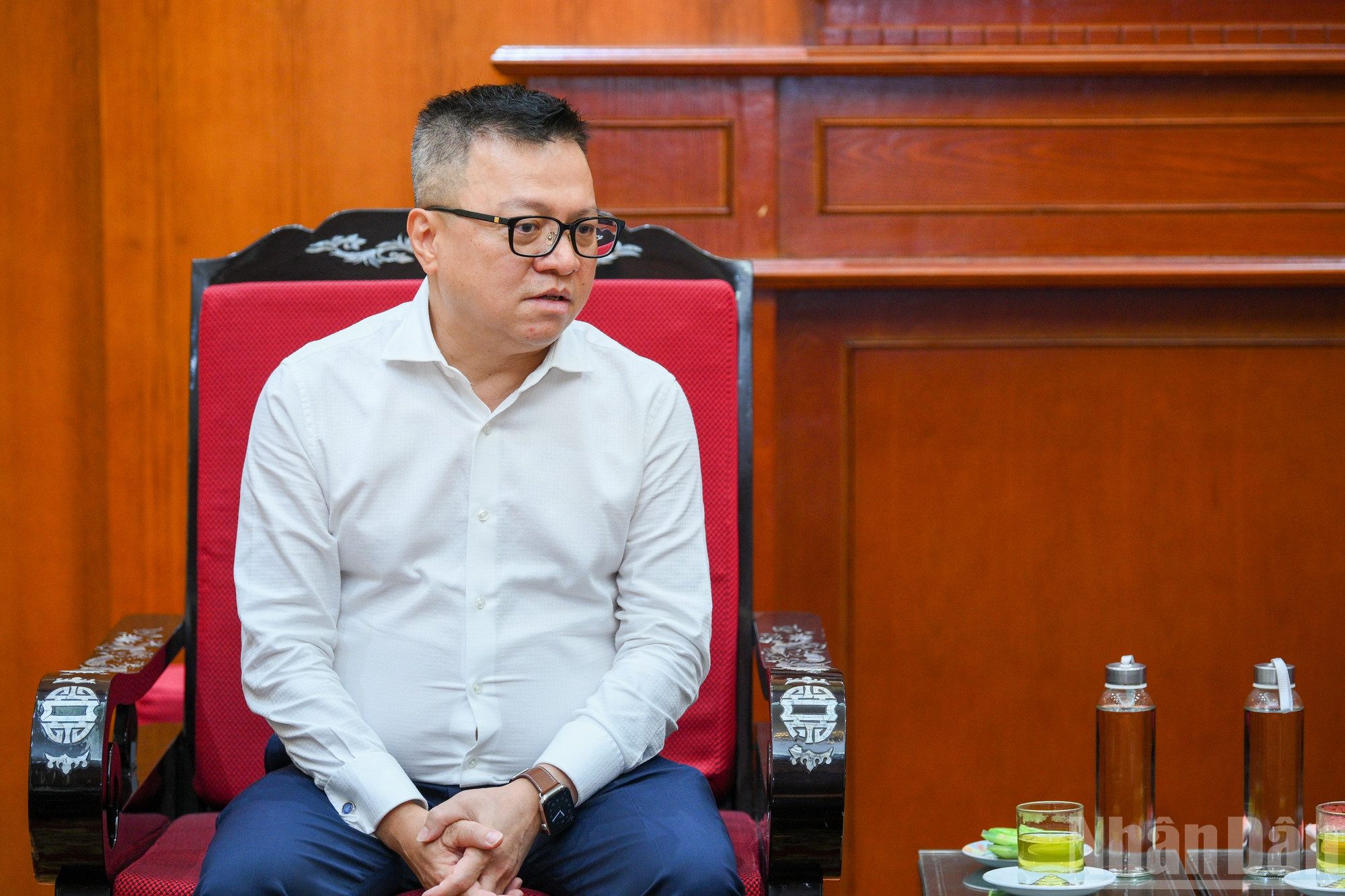 Đồng chí Lê Quốc Minh, Ủy viên Trung ương Đảng, Tổng Biên tập Báo Nhân Dân, Phó Trưởng Ban Tuyên giáo và Dân vận Trung ương, Chủ tịch Hội Nhà báo Việt Nam phát biểu tại buổi trao. ndo_br_baond-ung-ho-2763.jpg