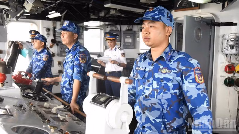 Thực hành phần thi xử lý tình huống trong Hội thao huấn luyện tàu.