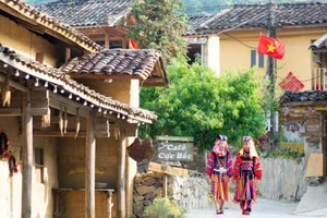 Nhà của người Lô Lô ở thôn Lô Lô Chải - nơi giành giải thưởng "Làng du lịch tốt nhất" năm 2025. (Ảnh: TTXVN)