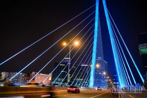 Vẻ năng động, hiện đại của Thành phố Hồ Chí Minh khi đêm về. (Ảnh: THÀNH ĐẠT)