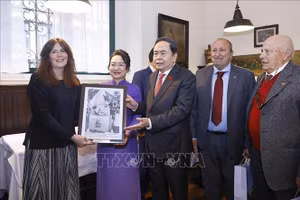 Chủ tịch Quốc hội thăm nơi lưu dấu ấn Chủ tịch Hồ Chí Minh tại thành phố Milan, Italy