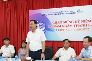 Hình ảnh gốc được chụp khi lãnh đạo Cục Du lịch Quốc gia Việt Nam dự cuộc gặp mặt chúc mừng kỷ niệm 30 năm thành lập Trung tâm Thông tin du lịch. (Ảnh: TITC)