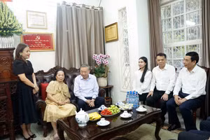 Tổng Bí thư, Chủ tịch nước Tô Lâm cùng Đoàn công tác của Trung ương thăm hỏi thân nhân gia đình Tổng Bí thư Lê Duẩn.