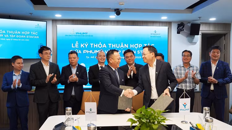Thỏa thuận hợp tác giữa Phú Mỹ và Tập đoàn Stavian về hóa chất và hạt nhựa