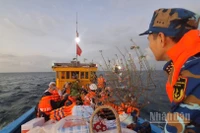 Con tàu 628, Lữ đoàn 161 (Vùng 3 Hải quân) chở Tết yêu thương đến với quân và dân trên hai đặc khu Cồn Cỏ (tỉnh Quảng Trị) và Lý Sơn (tỉnh Quảng Ngãi).