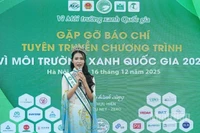 Á hậu Hà Hồng Gấm - Hoa hậu Di sản Áo dài Việt Nam, Đại sứ xanh quốc gia chia sẻ tại hội nghị.