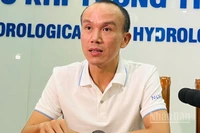 Ông Hoàng Phúc Lâm, Phó Giám đốc Trung tâm Dự báo khí tượng thủy văn quốc gia thông tin với báo chí về diễn tiến bão số 10.