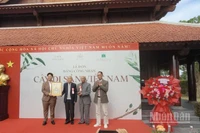 Hội Bảo vệ thiên nhiên và môi trường Việt Nam trao công nhận 12 cây cổ thụ là Cây di sản Việt Nam tại cho đại diện Khu nghỉ dưỡng chăm sóc sức khỏe SenNa.