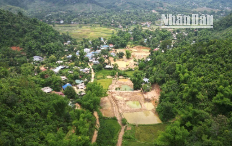 Ủy ban nhân tỉnh Sơn La đã yêu cầu khẩn trương hoàn thổ các khu vực đã đào xới để khai thác vàng tại bản Lứa. 9-4694.jpg