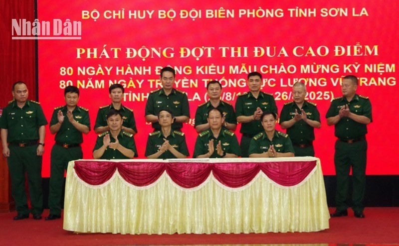 Đại diện các đơn vị ký kết giao ước thi đua. anh-4-2708.jpg