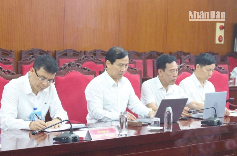 Các đại biểu dự sơ kết 6 tháng đầu năm về phát triển khoa học, công nghệ, đổi mới sáng tạo và chuyển đổi số. 2-1610.jpg