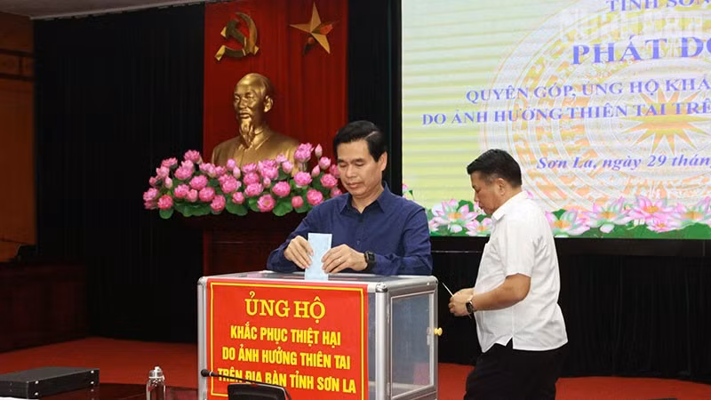 Ngay tại cuộc họp, 27 đơn vị và 1 cá nhân đã tham gia ủng hộ được 81 triệu đồng.