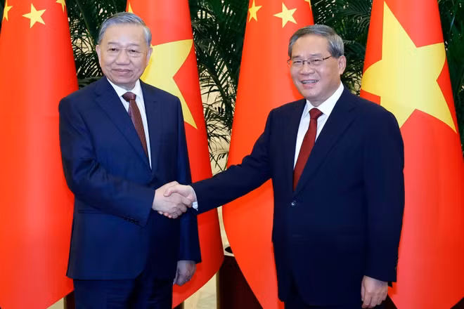 Tổng Bí thư, Chủ tịch nước Tô Lâm hội kiến Thủ tướng Trung Quốc Lý Cường. (Ảnh TTXVN)