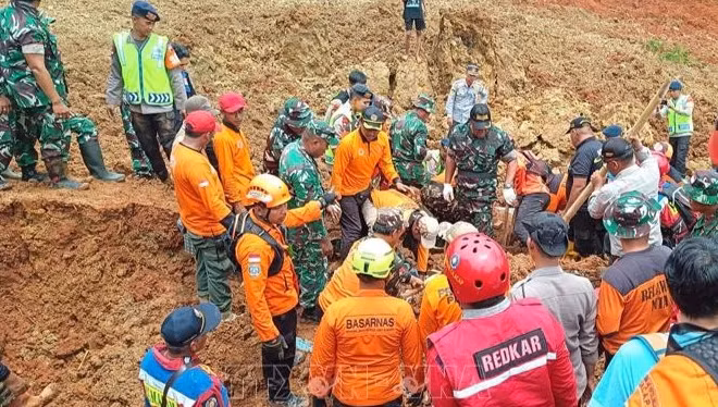 Chính quyền Indonesia cho biết các vụ lở đất do mưa lớn gây ra tại hai khu vực thuộc tỉnh Trung Java vào tuần trước đã làm ít nhất 18 người thiệt mạng. (Ảnh: THX/TTXVN)