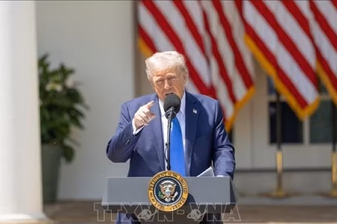Tổng thống Mỹ Donald Trump phát biểu tại một sự kiện ở Nhà Trắng ngày 1/5/2025. (Ảnh: THX/TTXVN)