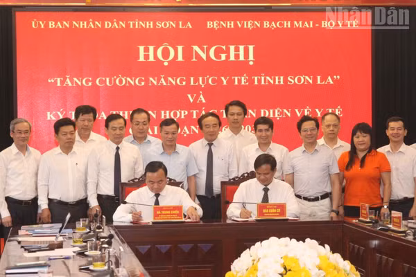Lãnh đạo Ủy ban nhân dân tỉnh Sơn La và Bệnh Viện Bạch Mai ký kết thỏa thuận hợp tác toàn diện giai đoạn 2026-2031 với các nội dung trọng tâm.