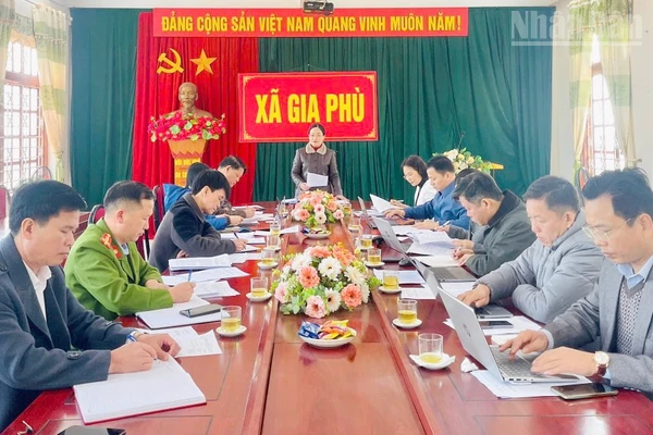 Đoàn giám sát tỉnh Sơn La làm việc và kiểm tra công tác chuẩn bị bầu cử tại xã Gia Phù.