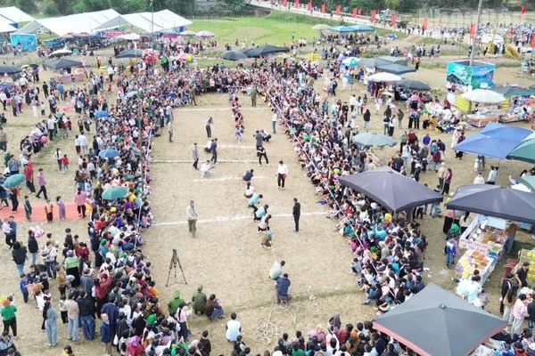 Hàng nghìn người dân và du khách đã tới tham dự các hoạt động trong Ngày hội Văn hóa, Thể thao và Quảng bá du lịch vùng đồng bào dân tộc thiểu số và miền núi xã Tường Hạ.