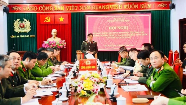 Đại tá Đỗ Đức Trịnh, Phó Giám đốc Công an Bắc Ninh chỉ đạo các đơn vị triển khai bảo đảm an ninh trật tự trên địa bàn.