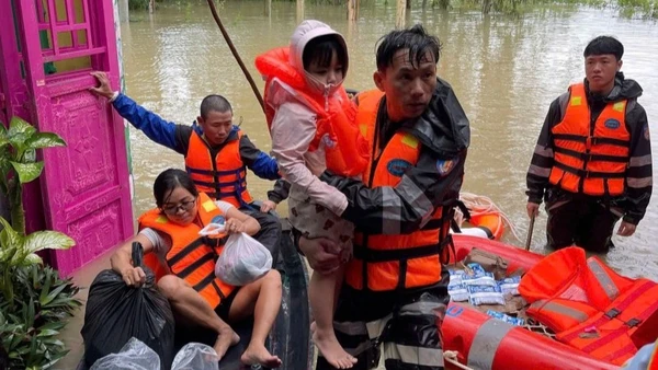 Tiếp cận các khu vực bị chia cắt, di chuyển người già, trẻ nhỏ, phụ nữ có thai... từ vùng nguy hiểm đến nơi an toàn.