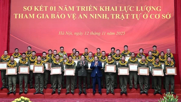 Thủ tướng Chính phủ Phạm Minh Chính và Bộ trưởng Lương Tam Quang đã trao thưởng 70 tập thể, cá nhân có thành tích xuất sắc.