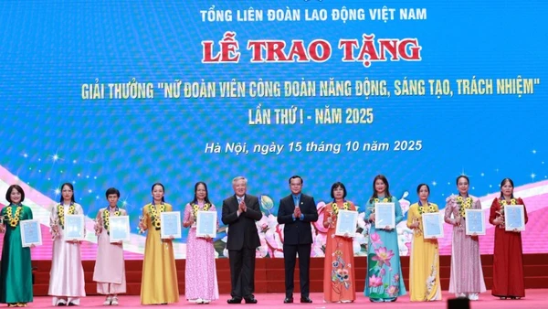 Xã Đăk Kôi Thu Hút Đầu Tư Phát Triển Du Lịch Cộng Đồng Phó Thủ Tướng Thường Trực Chính Phủ Nguyễn Hòa Bình Và Chủ Tịch Tổng Liên Đoàn Lao Động Nguyễn Đình Khang Trao Giải Thưởng Tặng 10 Nữ Đoàn Viên Công Đoàn Năng Động, Sáng Tạo, Trách Nhiệm.