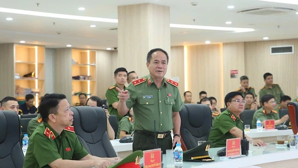 Trung tướng Nguyễn Thanh Tùng trực tiếp chỉ đạo tại Trung tâm Chỉ huy Công an thành phố Hà Nội.