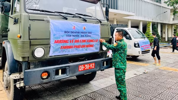 Tập kết hàng hóa trước khi vận chuyển.