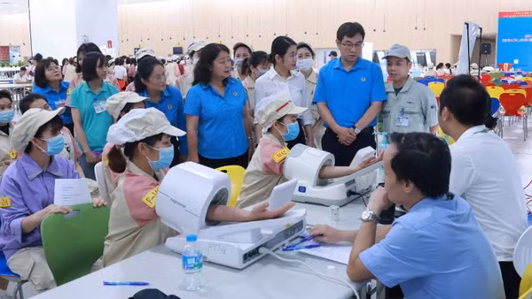 Các cấp công đoàn Thủ đô đặc biệt coi trọng công tác chăm sóc sức khỏe cho đoàn viên, người lao động.