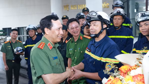 Thượng tướng Lê Văn Tuyến chia tay đoàn công tác xuất quân thực hiện nhiệm vụ cứu nạn, cứu hộ tại Venezuela.
