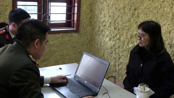 Đối tượng Hoàng Thị Hồng Thái tại cơ quan công an.