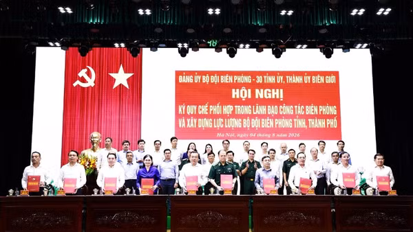 Đảng ủy Bộ đội Biên phòng và các tỉnh ủy, thành ủy có biên giới ký quy chế phối hợp. (Ảnh: KHU CHIẾN)