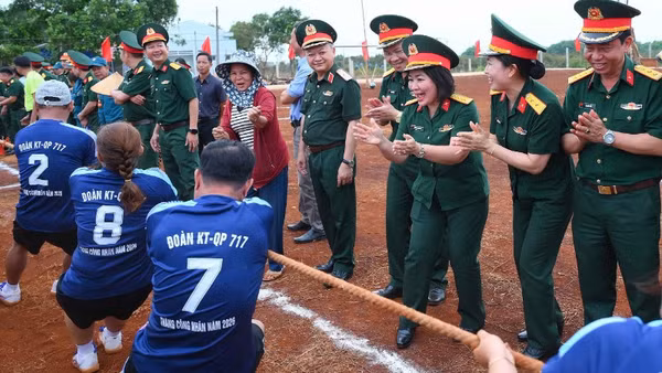 Đoàn Kinh tế-Quốc phòng 717 (Binh đoàn 15) tổ chức các hoạt động thể thao với mục tiêu "khỏe để lao động, sản xuất".