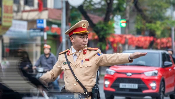 Cảnh sát giao thông Hà Nội huy động 100% quân số bảo đảm trật tự an toàn giao thông phục vụ ngày bầu cử.