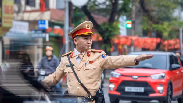 Cảnh sát giao thông Hà Nội huy động 100% quân số bảo đảm trật tự an toàn giao thông phục vụ ngày bầu cử.