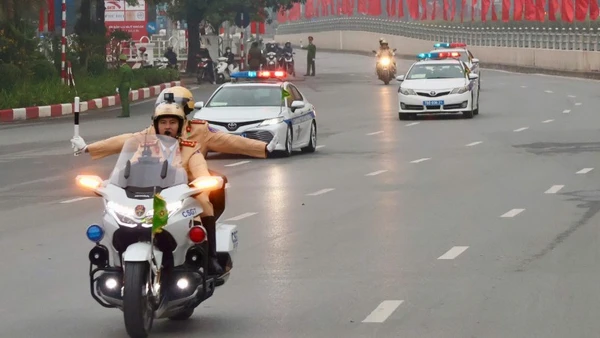 Công an Hà Nội điều chỉnh phân luồng giao thông.