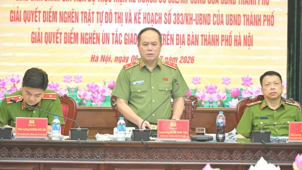 Hội nghị trực tuyến đánh giá kết quả giải quyết điểm nghẽn trật tự đô thị và ùn tắc giao thông thành phố Hà Nội.