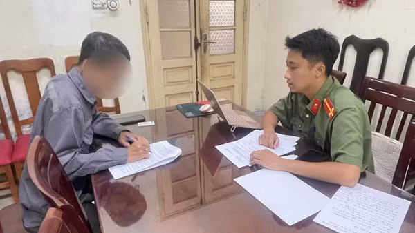 Công dân N.N.T. tại cơ quan công an. (Nguồn: Công an thành phố Hà Nội)