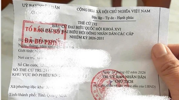 Nguy cơ lộ lọt thông tin cá nhân khi đăng hình ảnh thẻ cử tri lên mạng xã hội.