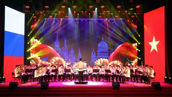 Chương trình nghệ thuật “Tâm hồn Nga trong lòng Việt Nam” do Bộ Công an Việt Nam phối hợp Bộ Tình trạng khẩn cấp Liên bang Nga thực hiện.