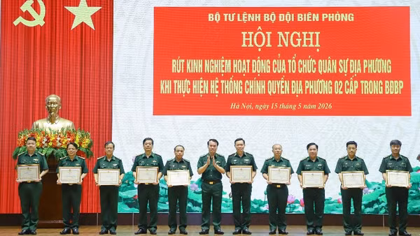 Bộ Tư lệnh Bộ đội Biên phòng đã tặng Bằng khen cho tập thể, cá nhân có thành tích xuất sắc.