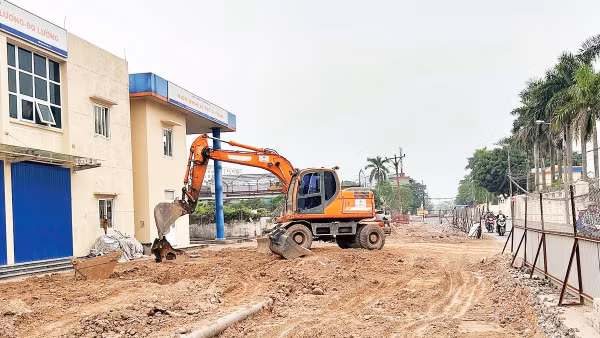 Hệ thống cống ngầm tiêu thoát nước được đầu tư làm mới trên nhiều tuyến phố.