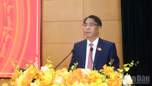 Đồng chí Phan Thăng An, Ủy viên Trung ương Đảng, Bí thư Tỉnh ủy, Chủ tịch Hội đồng nhân dân tỉnh Cao Bằng phát biểu ý kiến tại kỳ họp.